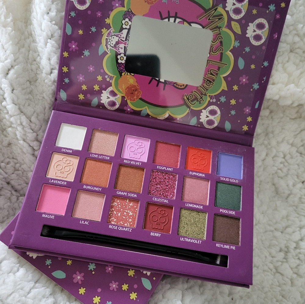hello kitty eyeshadow pallet